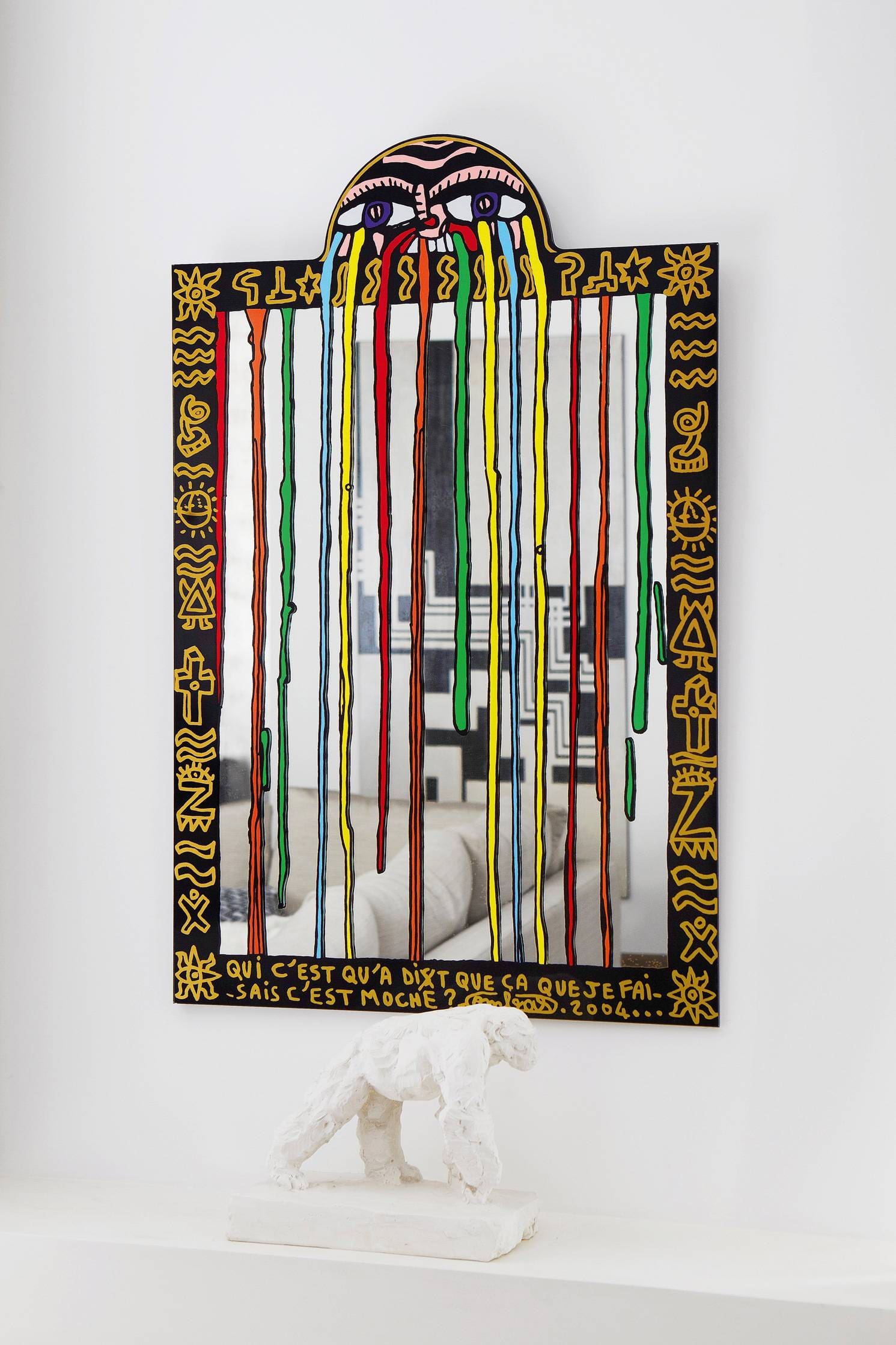 Devant le miroir Combas, un gorille Artis Boromé.